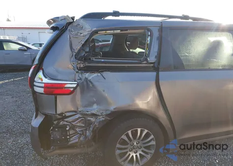 2018 Toyota Sienna Xle Premium 8 Passenger z USA, uszkodzony, nr VIN 5TDYZ3DC7JS955455